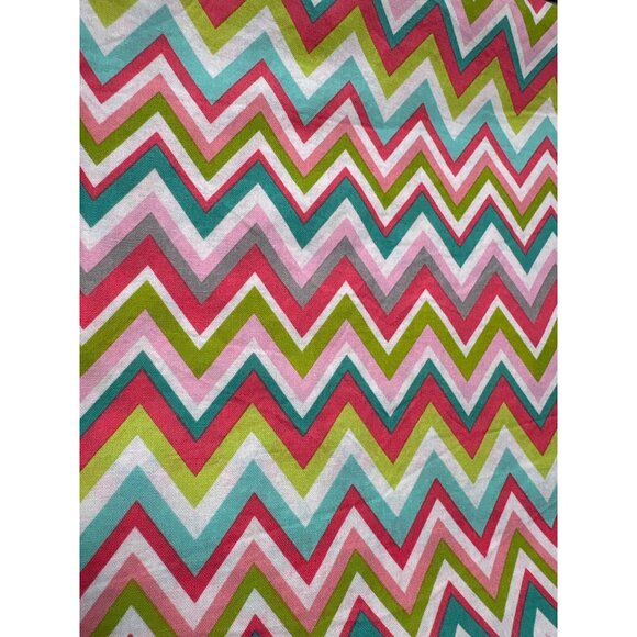 Zigzag Pattern Cotton Fabric 21" x 44" Multicolor Sewing Quilting - Picture 1 of 2